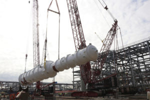 Mammoet has installed the main cryogenic heat exchanger at a liquefaction project along the US Gulf Coast