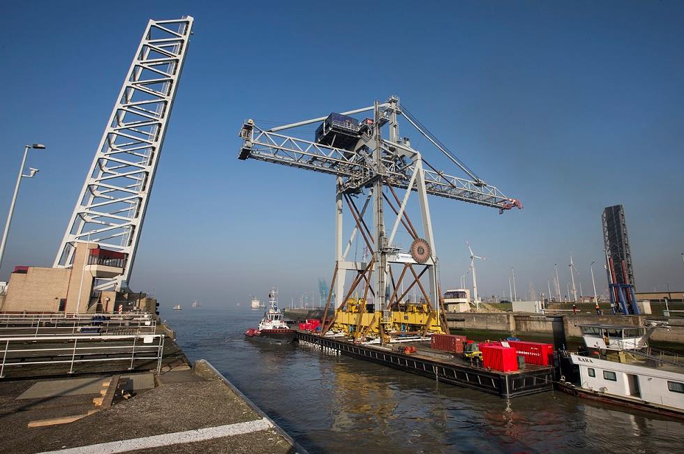 New-Crane-to-Arrive-at-Port-of-Larvick