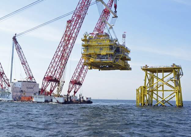 Nordsee-Ost-offshore-wind-substation-installation-credit-RWE