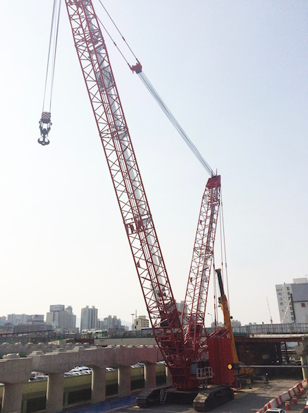 The MLC650â€™s first job involved the installation of concrete beams for the development of an elevated road