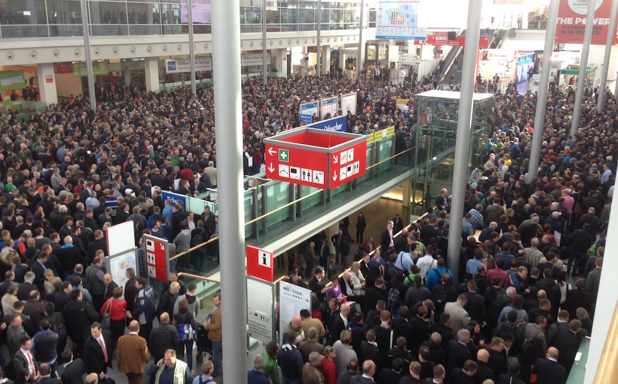 bauma-crowds-