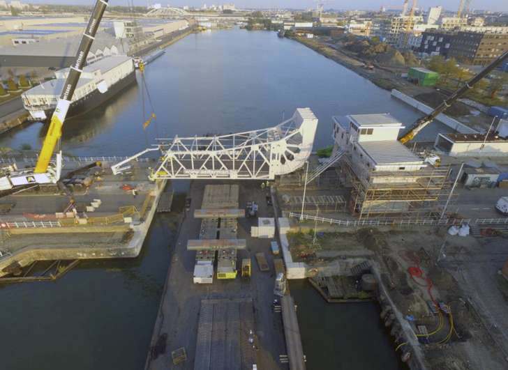 Two heritage bridges have been renovated with the help of Belgian crane company Aertssen Kranen