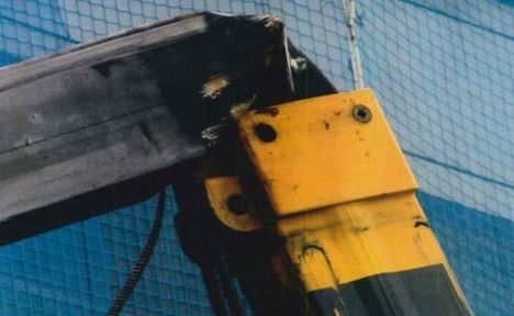 A close up of the boom failure point