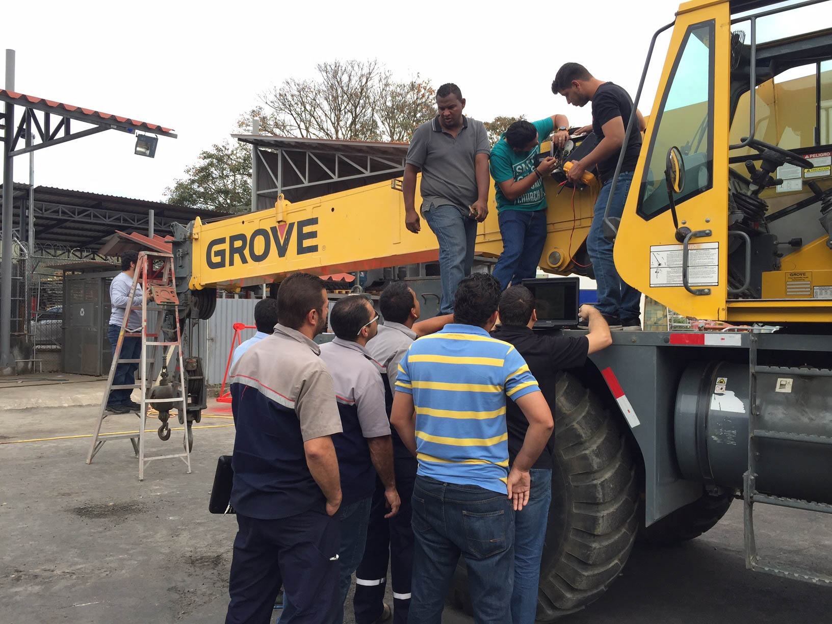 manitowoc-expands-spanish-language-crane-care-training-crane-network-news