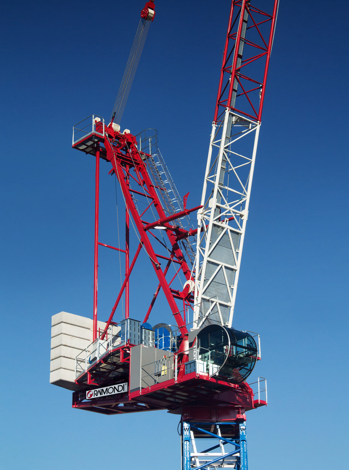Raimondi launches the LR330 luffing jib crane with transformative heavy