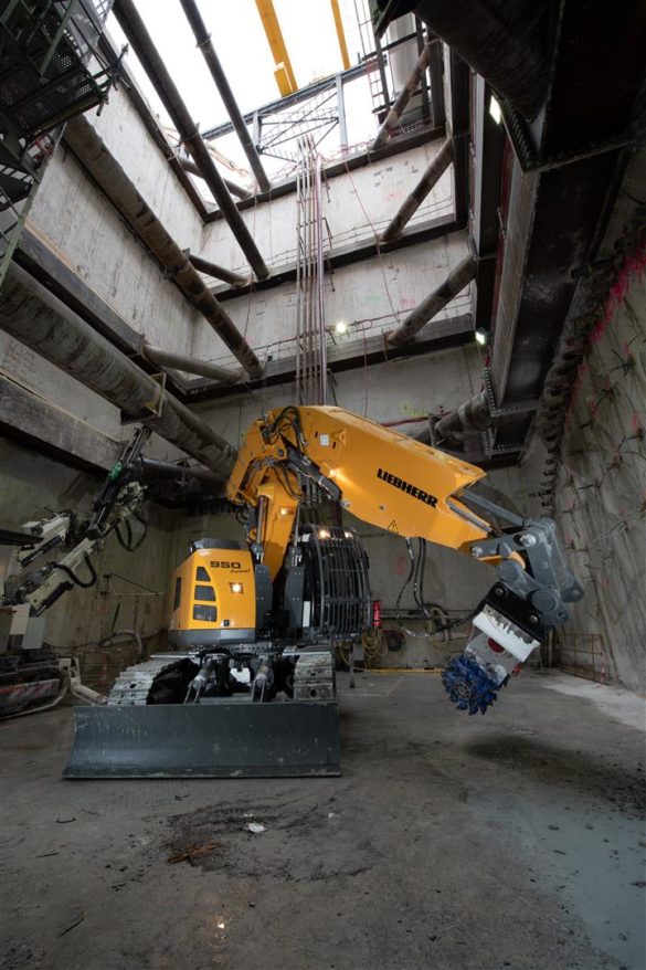 Liebherr R 950 Tunnel Crawler Excavator In The Heart Of The Grand Paris ...