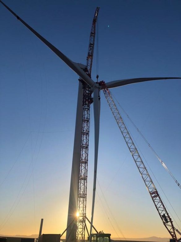 FIRST WIND TURBINE INSTALLATIONS IN AUSTRALIA USING TOWER CRANES ⋆ Crane Network News